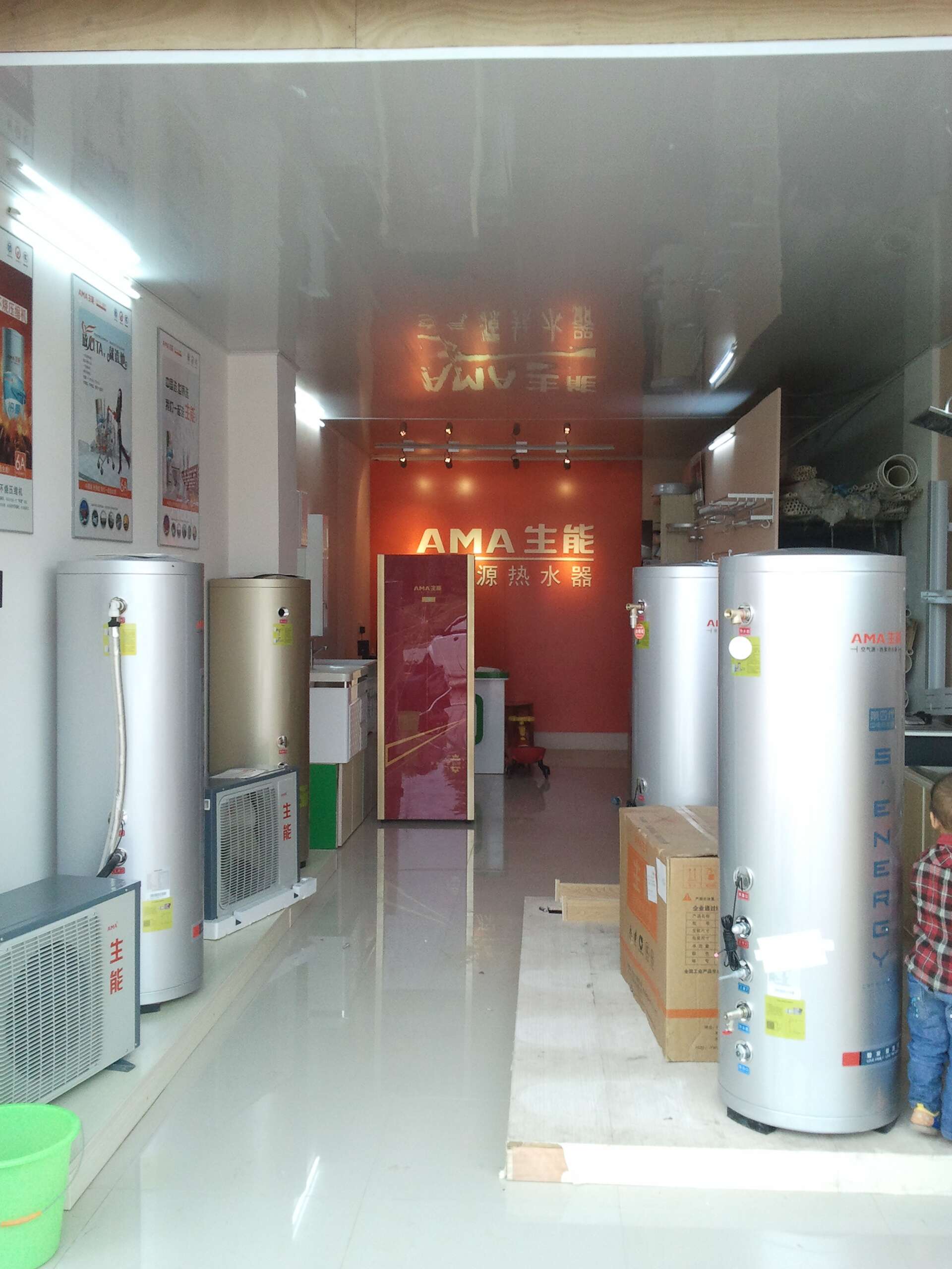 装空气能热水器带地暖吗 装空气能热水器带地暖吗